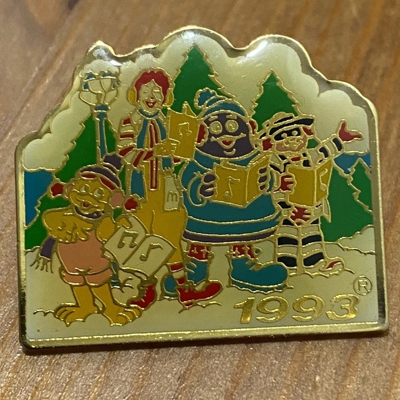 McDonald's 1993 Christmas Lapel Metal Pin Ronald & Friends Caroling Taiwan - Picture 7 of 7